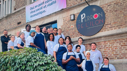 L'équipe du Perron de l'Illon à Namur devant le restaurant.