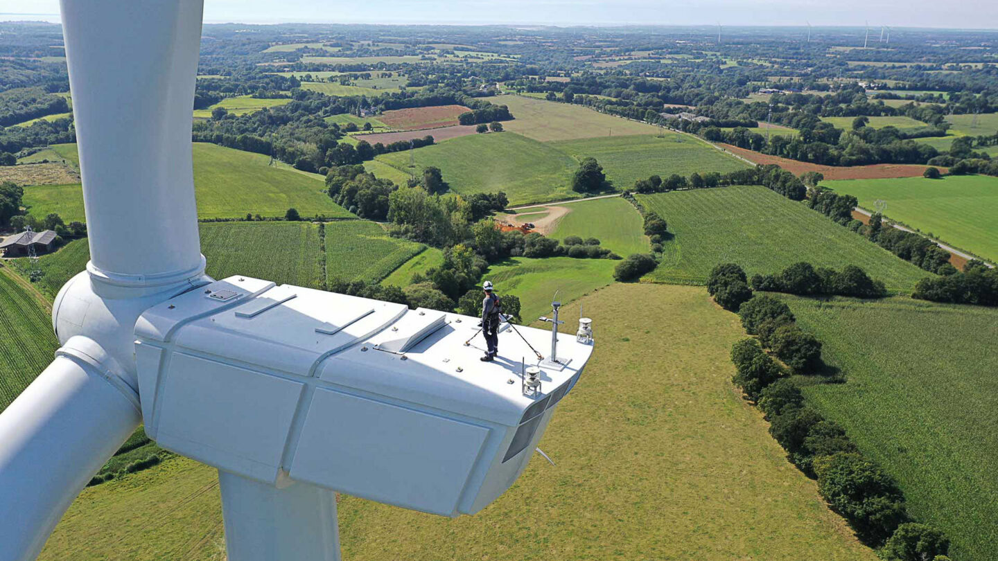 En Wallonie, de plus en plus d'éoliennes poussent dans les champs.