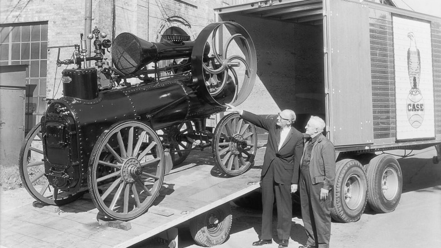 Un modèle d’exposition de tracteur fonctionnant à la vapeur et datant du début du 20e siècle.