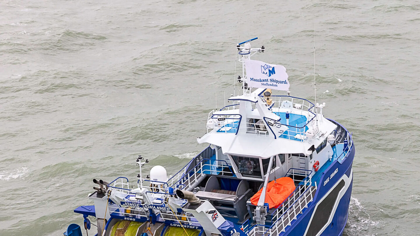 Image d'une senne démersale ou flyshooter en mer.