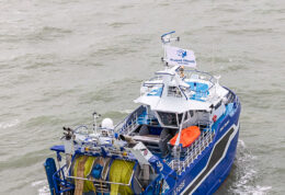 Image d'une senne démersale ou flyshooter en mer.