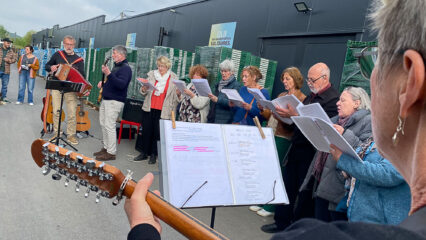 Une chorale en répétition.
