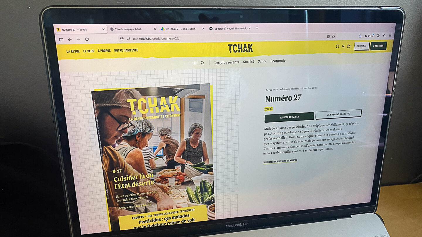 Boutique due Tchak, avec le numéro 27 affiché